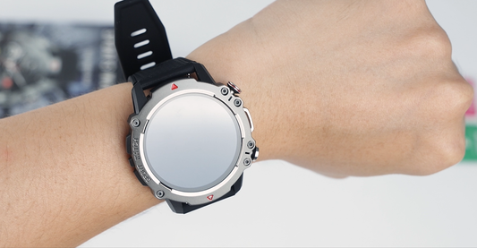 Unpacking a very good-looking smart watch, the metal dial is worthy of a sense of design and fashion.